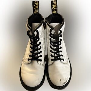 Girls/Boys Kids White Leather Doc Marten Shoes/Boots US Kids Size 2